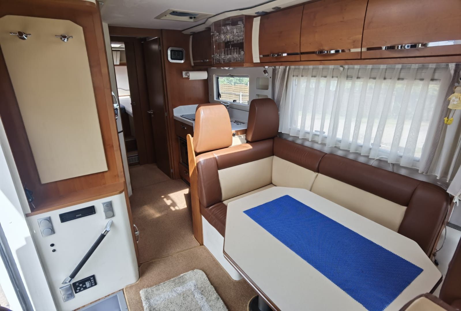Fahrzeugabbildung Phoenix Maxi-Liner 8000 L
