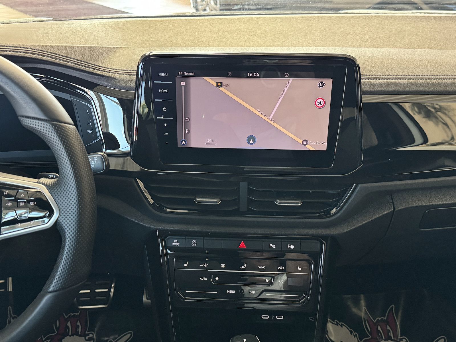 Fahrzeugabbildung Volkswagen T-Roc 1.5 DSG R-Line/Black/1.Hd/Spur/Park/Ahk
