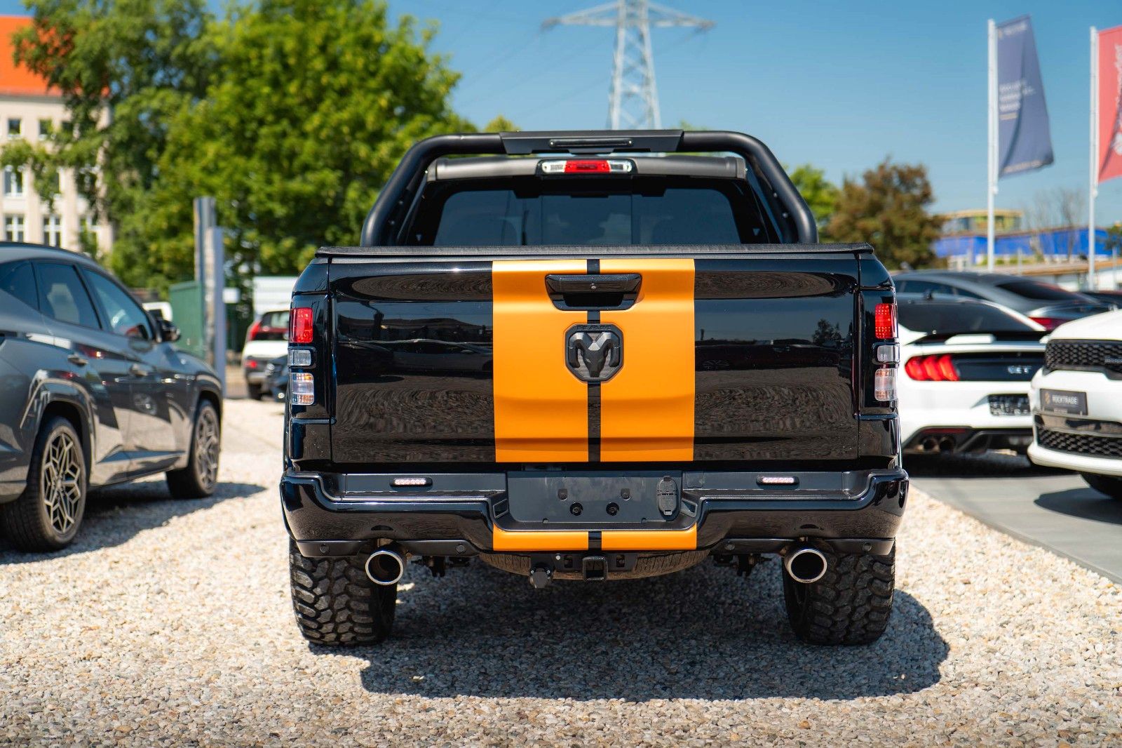 Fahrzeugabbildung Dodge RAM 5.7 V8 HEMI 4x4 OFFROAD Night-Paket *LED*19%