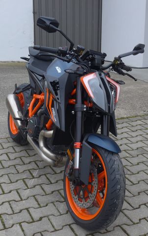 KTM 1290 Super Duke R, WP APEX PRO RR-Fahrwerk uvm.