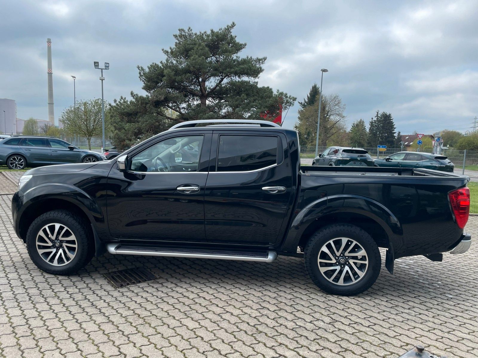 Fahrzeugabbildung Nissan Navara NP300 Tekna Double Cab 4x4