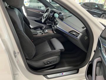 Fahrzeugabbildung BMW 540dxD M Sport ACC SoftClose H/K DAB HUD Komfort