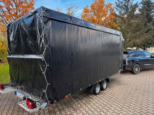 Lorries Geschlossener Autotransportanhänger