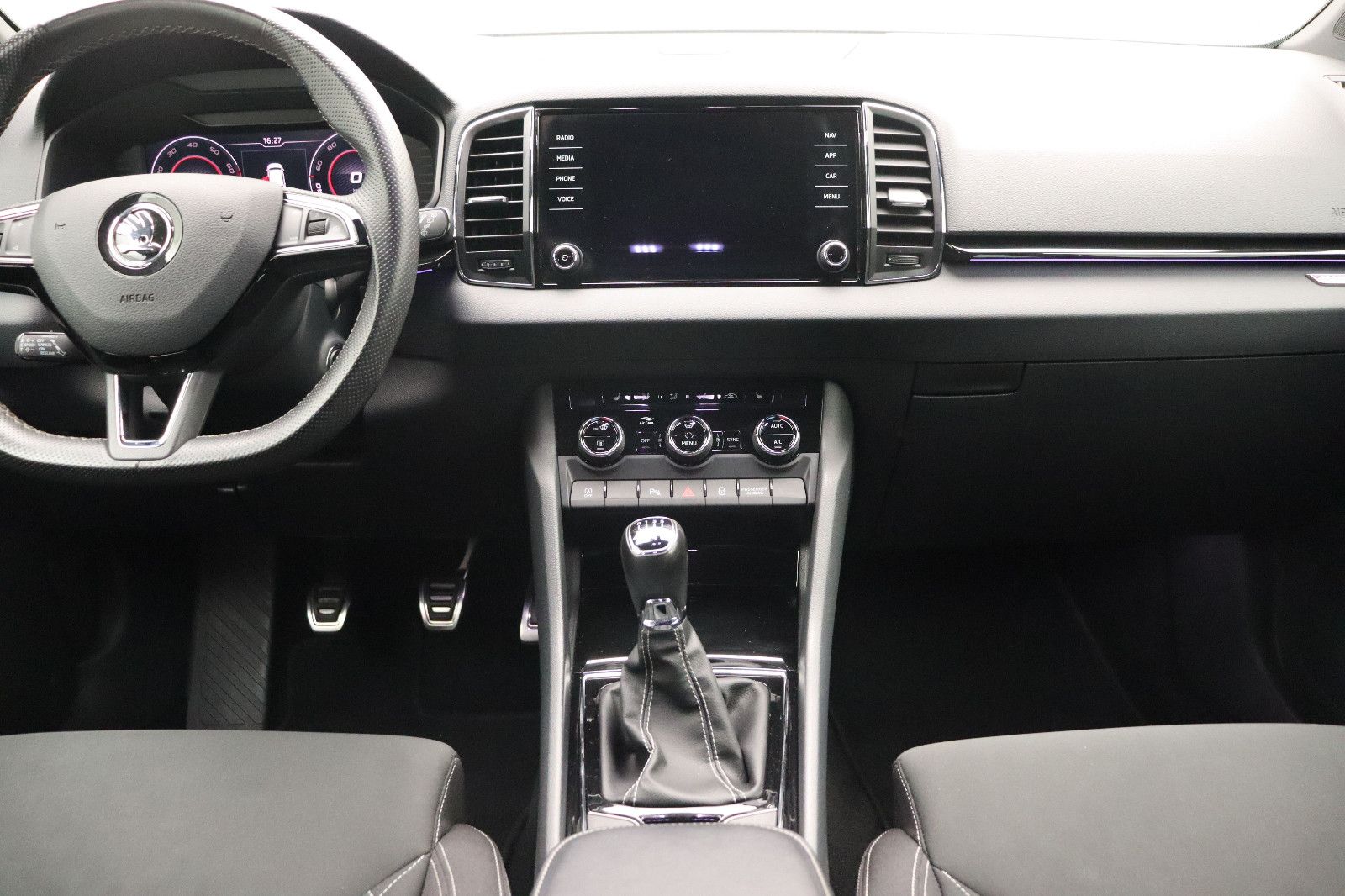 Fahrzeugabbildung SKODA Karoq 1.5 Ambition SPORTLINE LED NAVI ACC