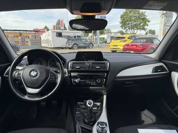 BMW 116d Advantage NaviLED