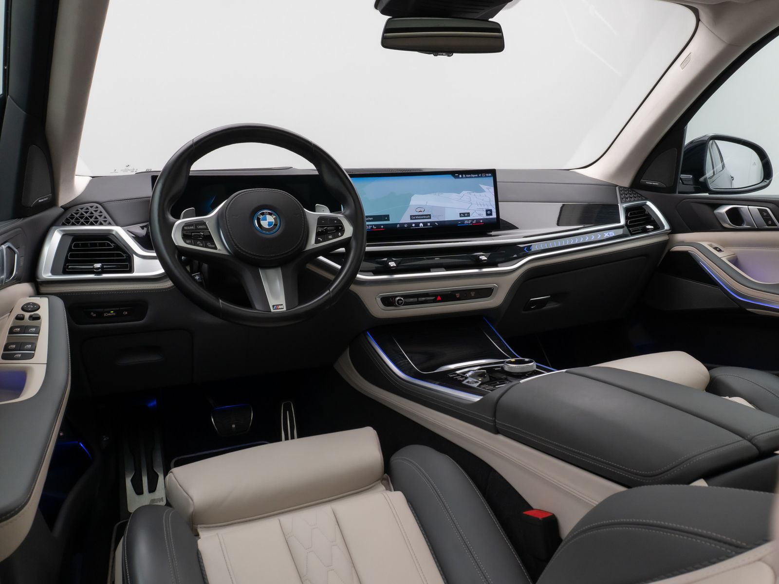 Fahrzeugabbildung BMW X5 xD50e M Sport 360°H/K Panorama Individual 22"