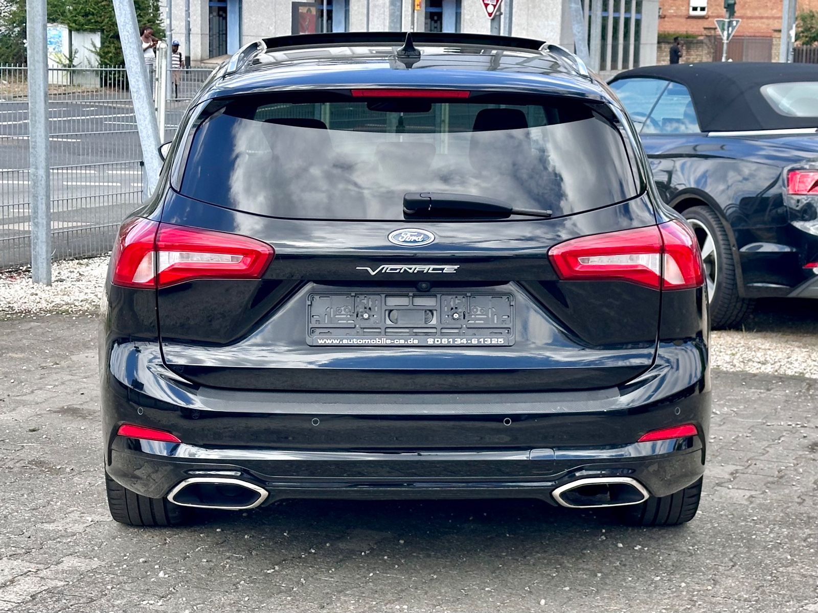 Fahrzeugabbildung Ford FOCUS TURNIER VIGNALE*PANO+LED+1.HAND*