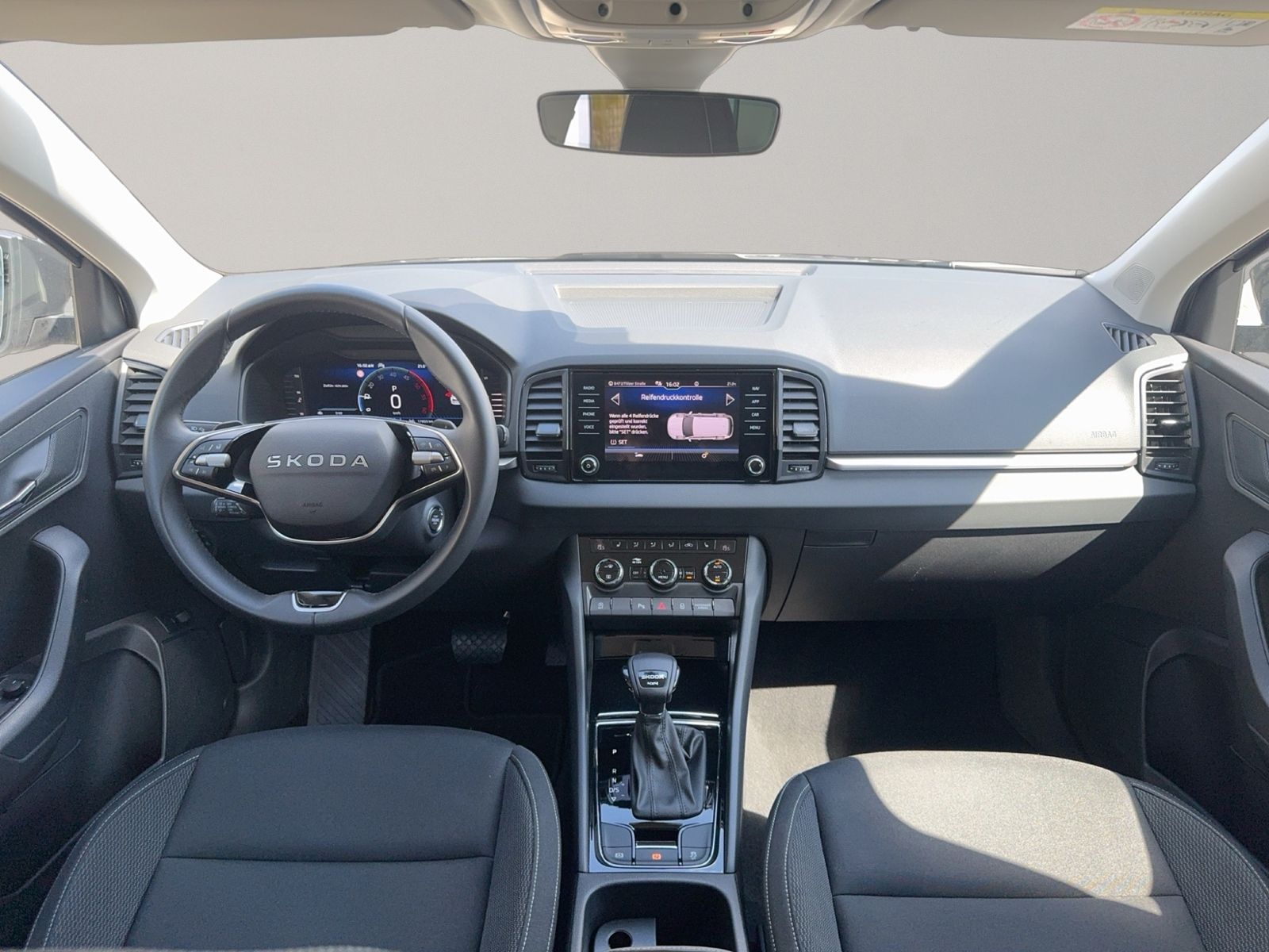 Karoq 2.0 TDI Tour 4x4, AHK, RearView, ACC,Navi,
