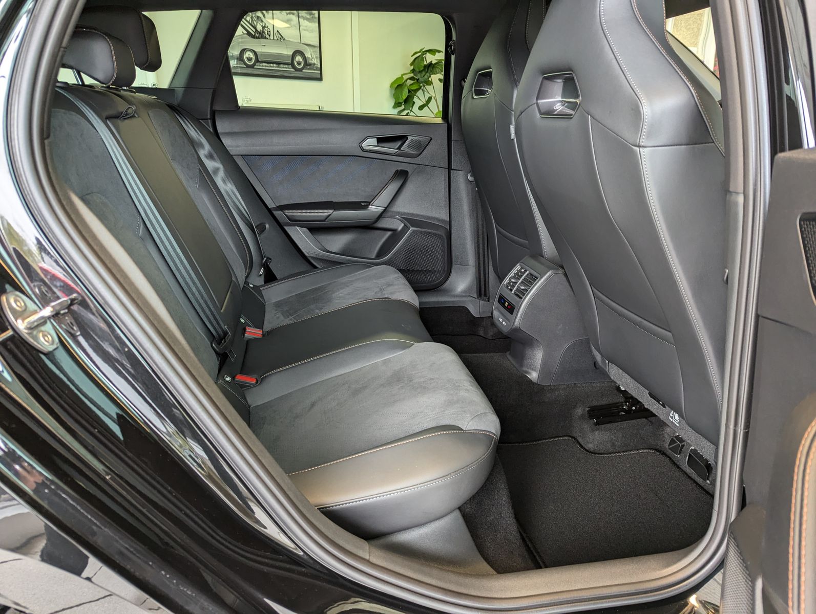 CUPRA Leon 1.5 eTSI Intelligent-Dynamic-Edge-Pake Cam - Image 15