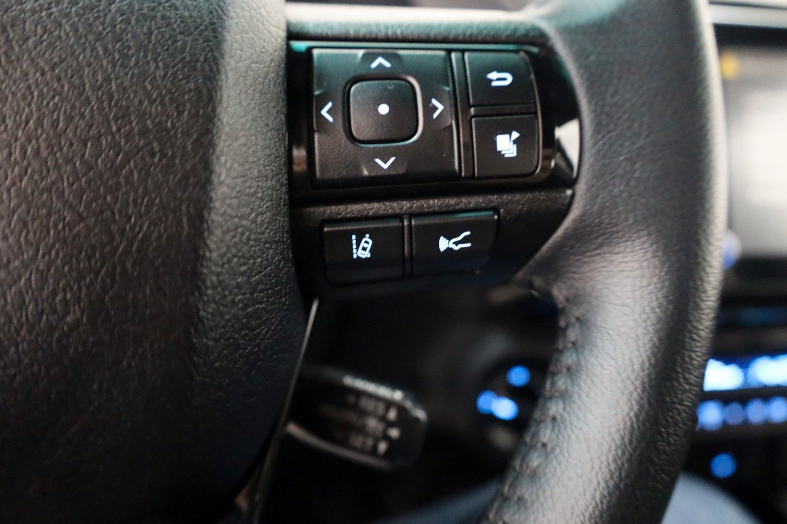 Fahrzeugabbildung Toyota Hilux 2.8 D-4D Invincible,DOKA,ACC,Leder,Nav,AHK