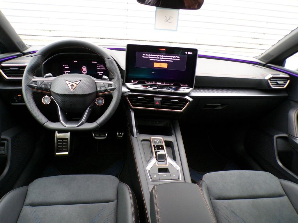 Fahrzeugabbildung CUPRA Leon Sportstourer VZ 1.5 e-Hybrid DSG