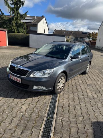 Skoda Octavia Combi Ambiente 1.Hand, AHK,PDC,SITZH,