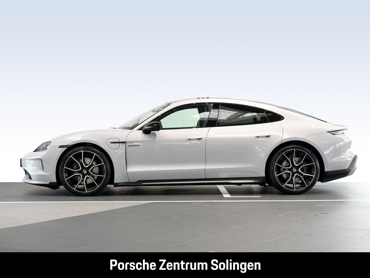 Porsche Taycan 4 Black Edition PANO SportDesign 21'' Bei foto 2
