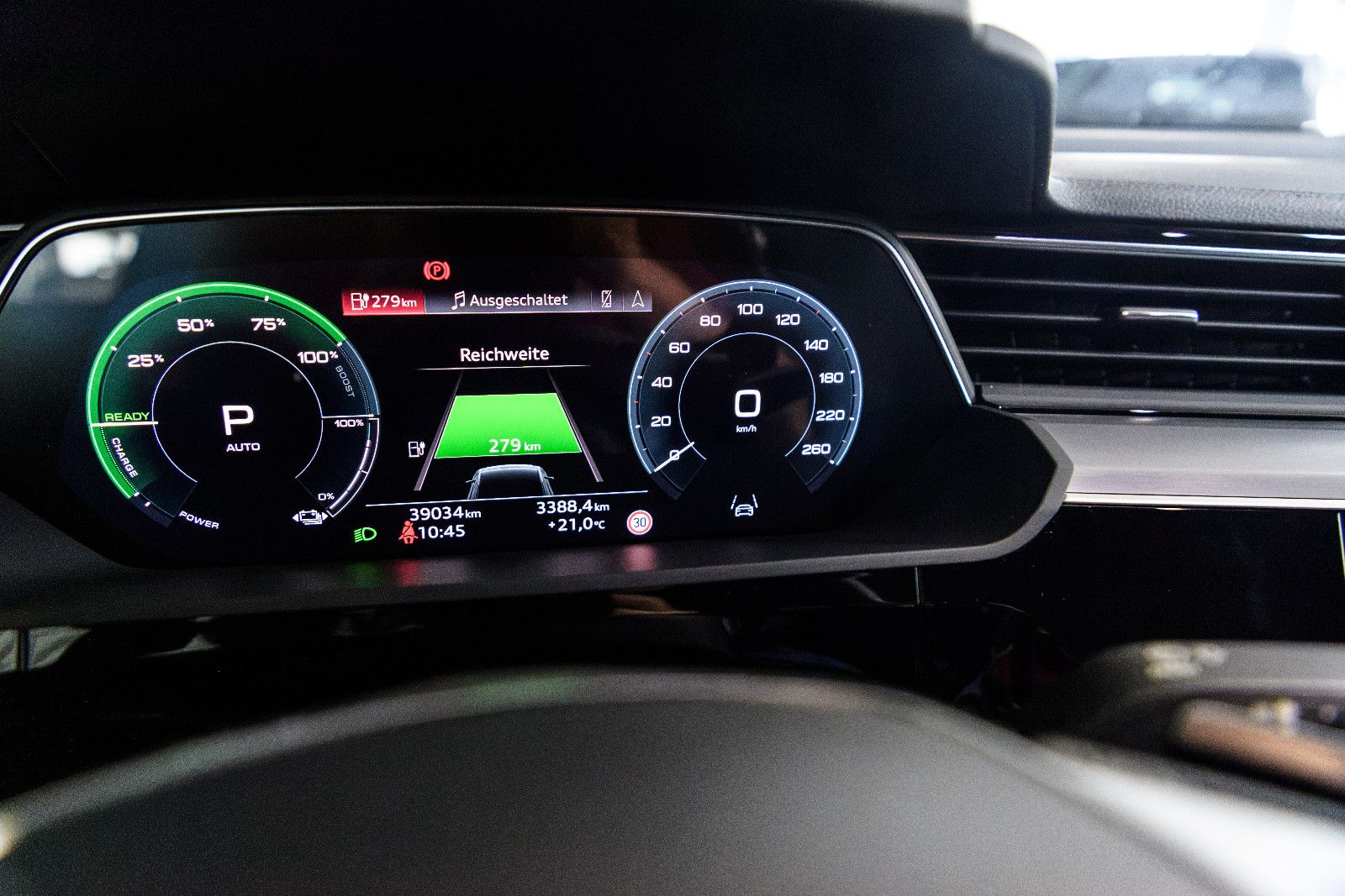Fahrzeugabbildung Audi e-tron 55 quattro S line NAVI+LED+SZH