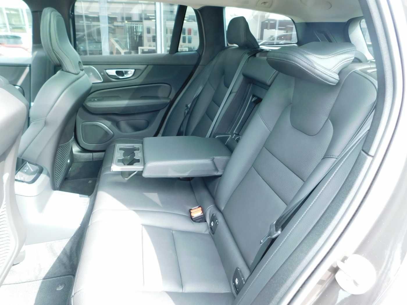 Fahrzeugabbildung Volvo V60 T6 Recharge AWD Ultra Dark