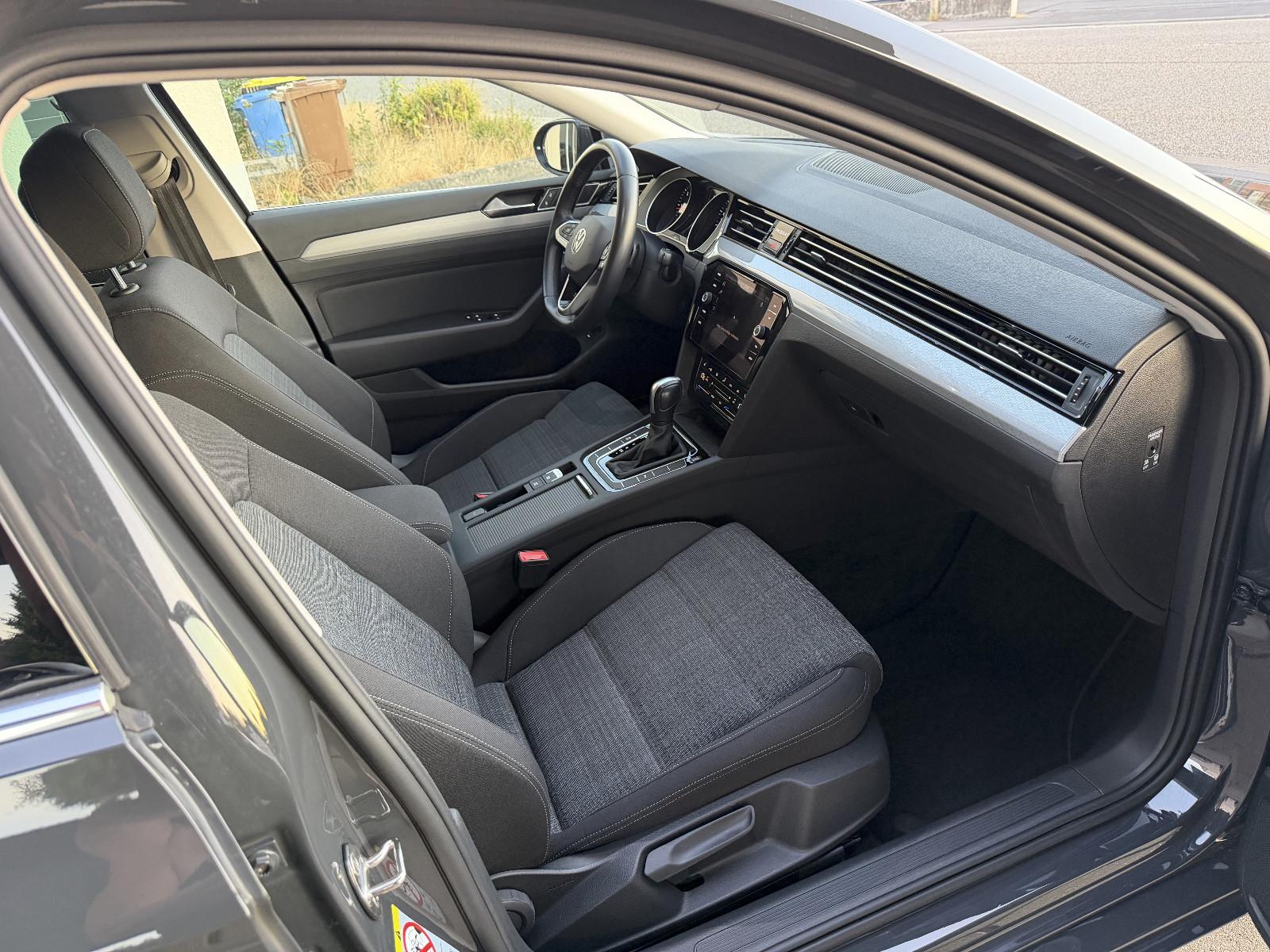 Volkswagen Passat LED Navi Massage AHK Kamera Alu, миниатюра 10