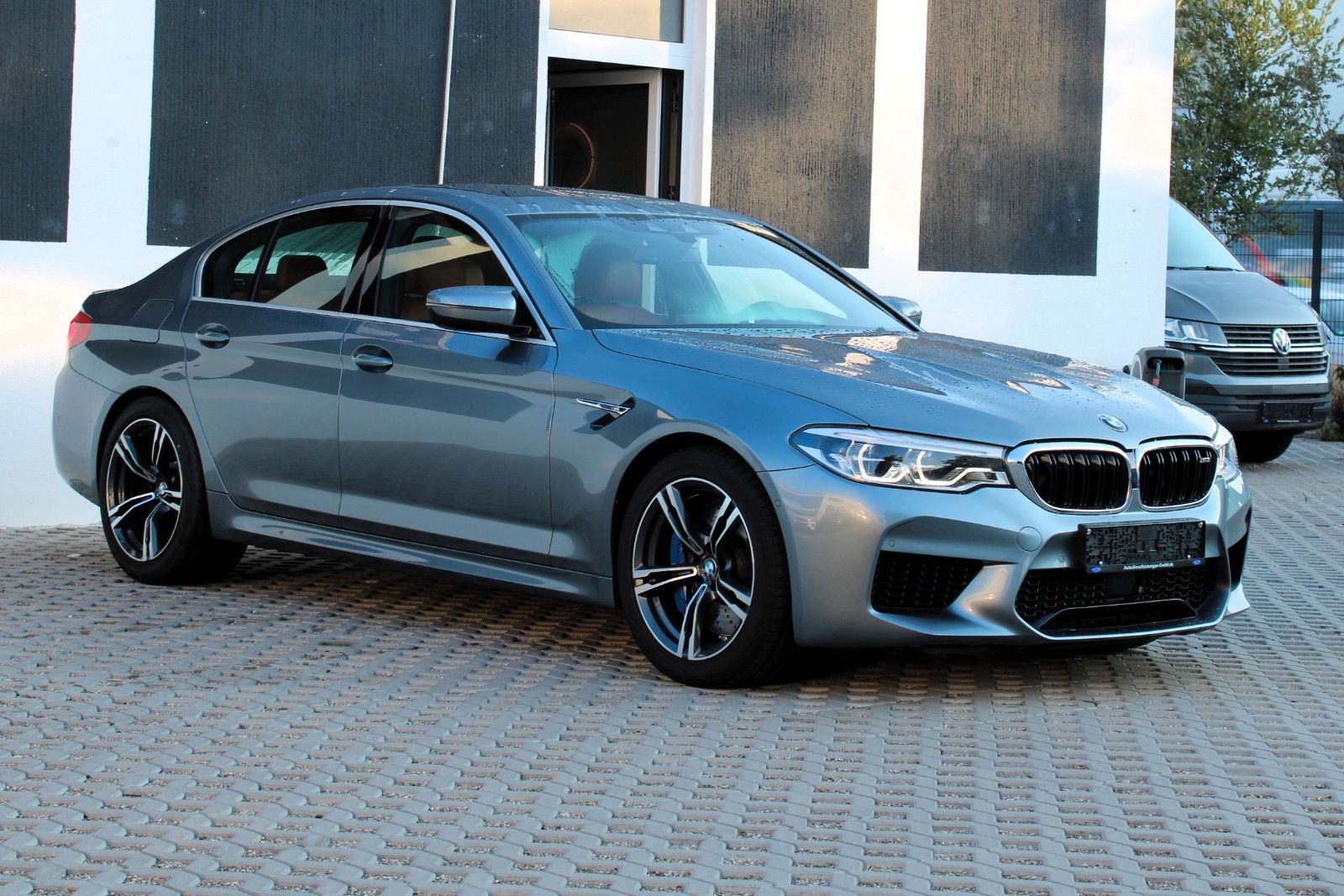 BMW M5 Limousine Basis