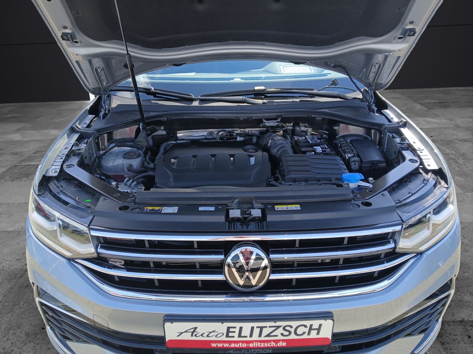 Fahrzeugabbildung Volkswagen Tiguan Allspace TDI R-Line DSG 4M STH Matrix AHK