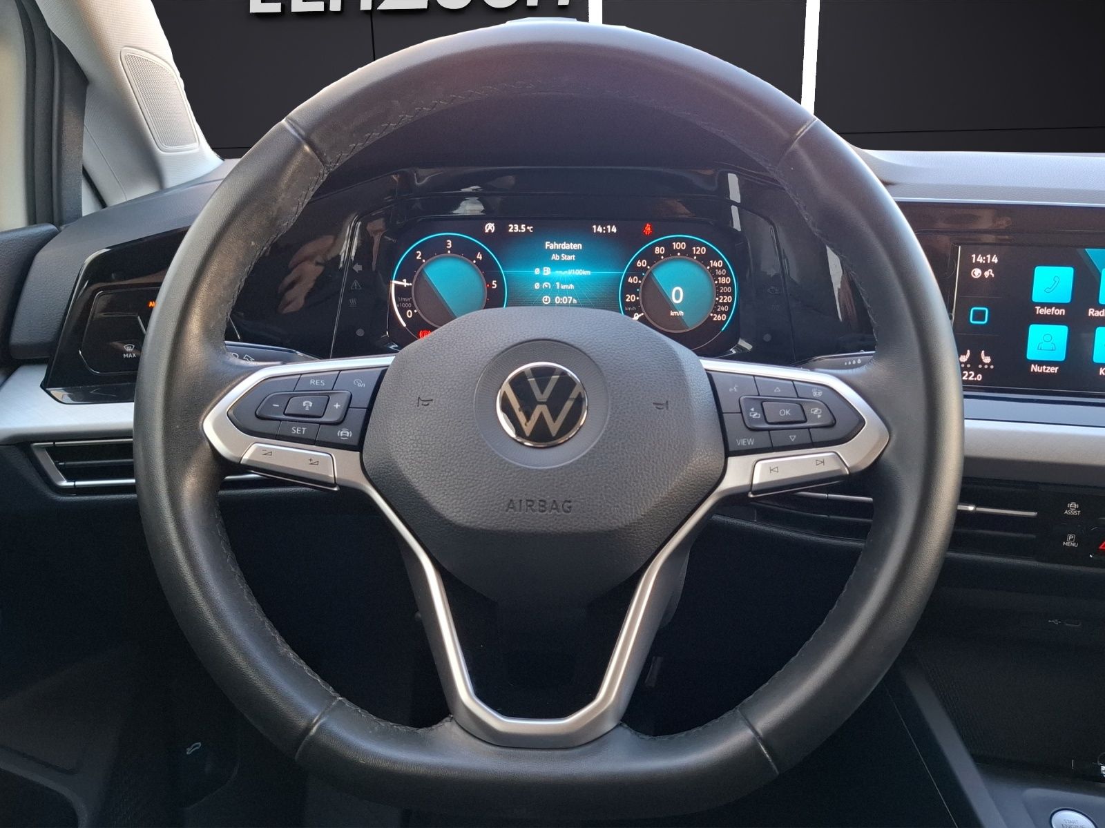 Fahrzeugabbildung Volkswagen Golf VIII Variant TDI Life LED CarPlay AID ACC P