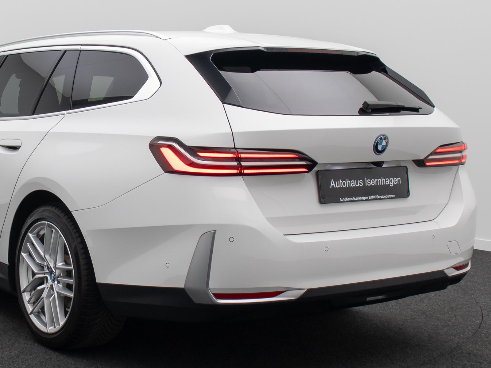 BMW 530e Kamera DAB Alarm DigitKey Widscreen 19Zoll
