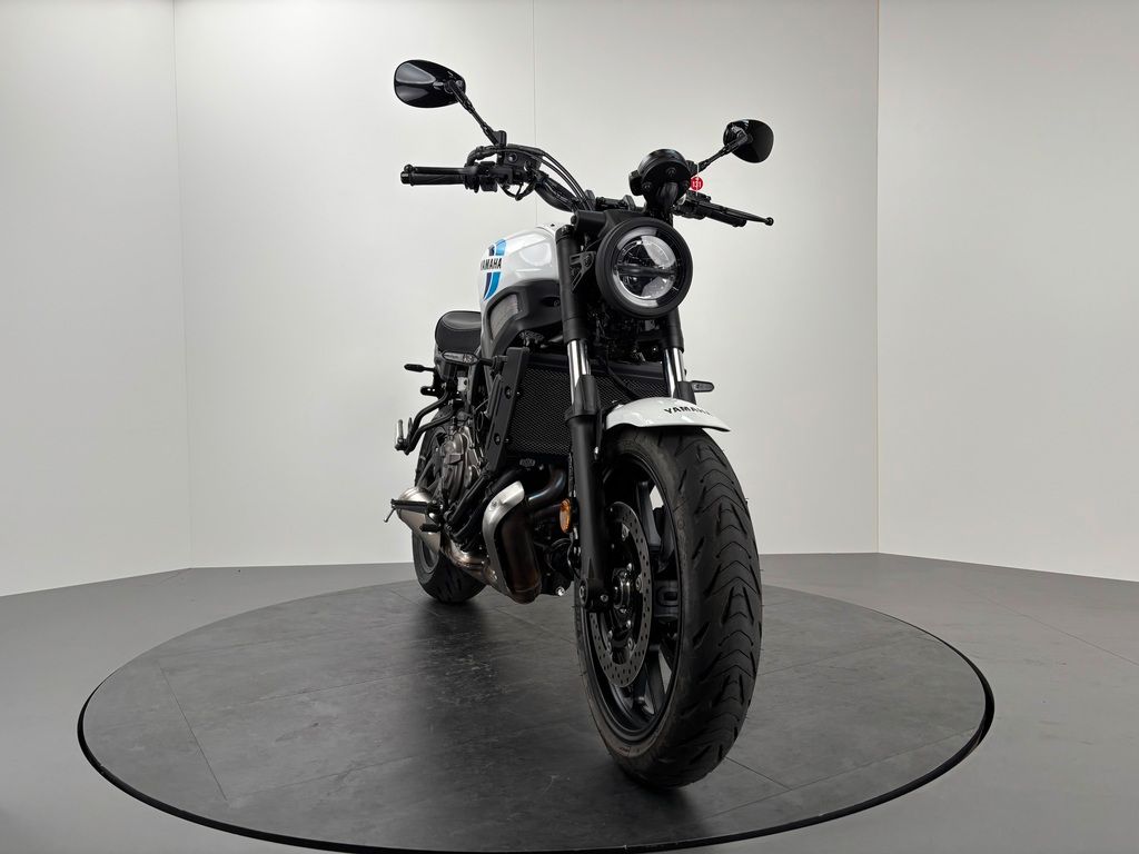 Fahrzeugabbildung Yamaha XSR 700 *SERVICE NEU *1. HAND *SCHECKHEFT