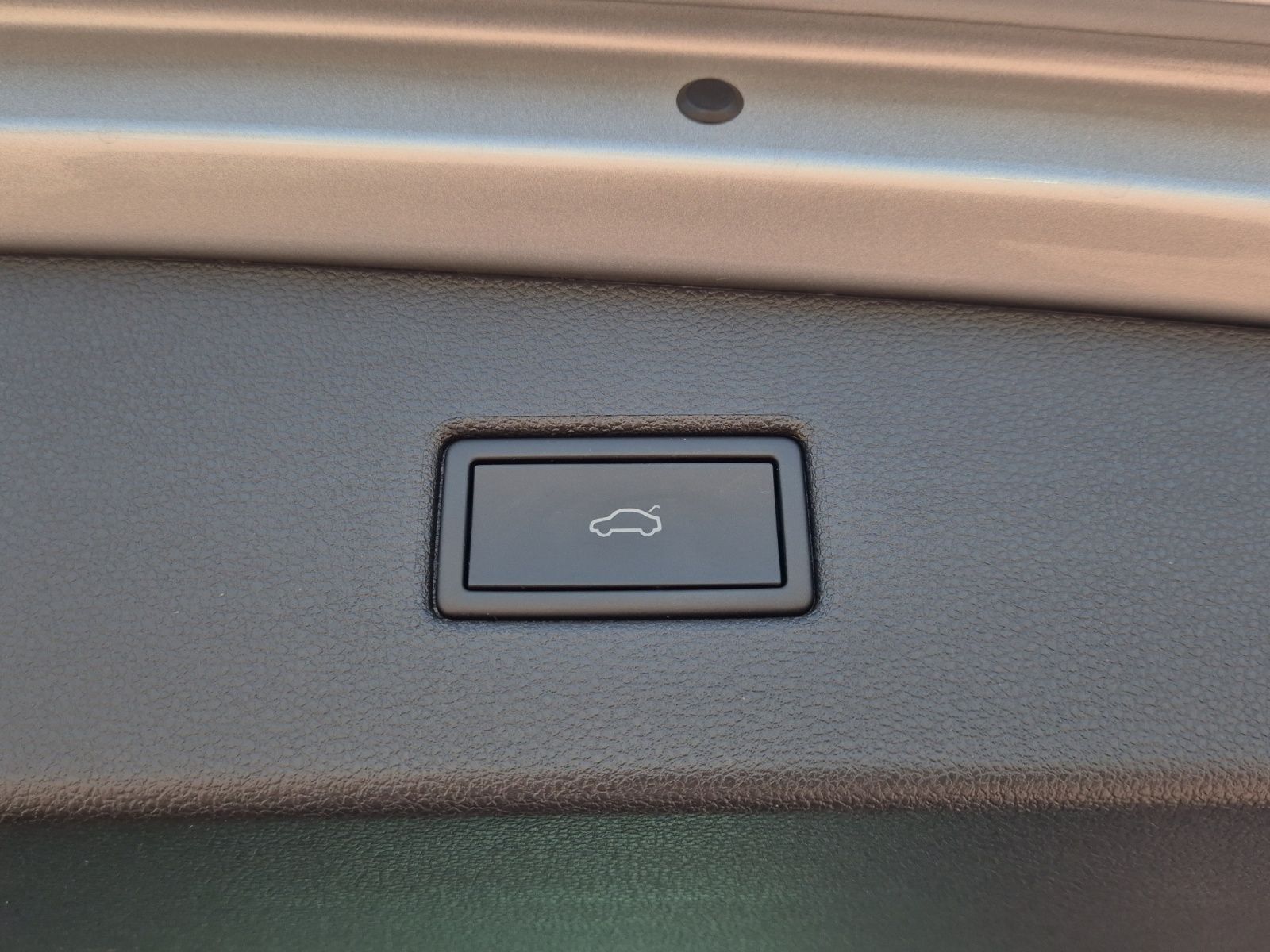 Fahrzeugabbildung Volkswagen Tiguan eHybrid Life DSG Matrix AHK Navi AID ACC