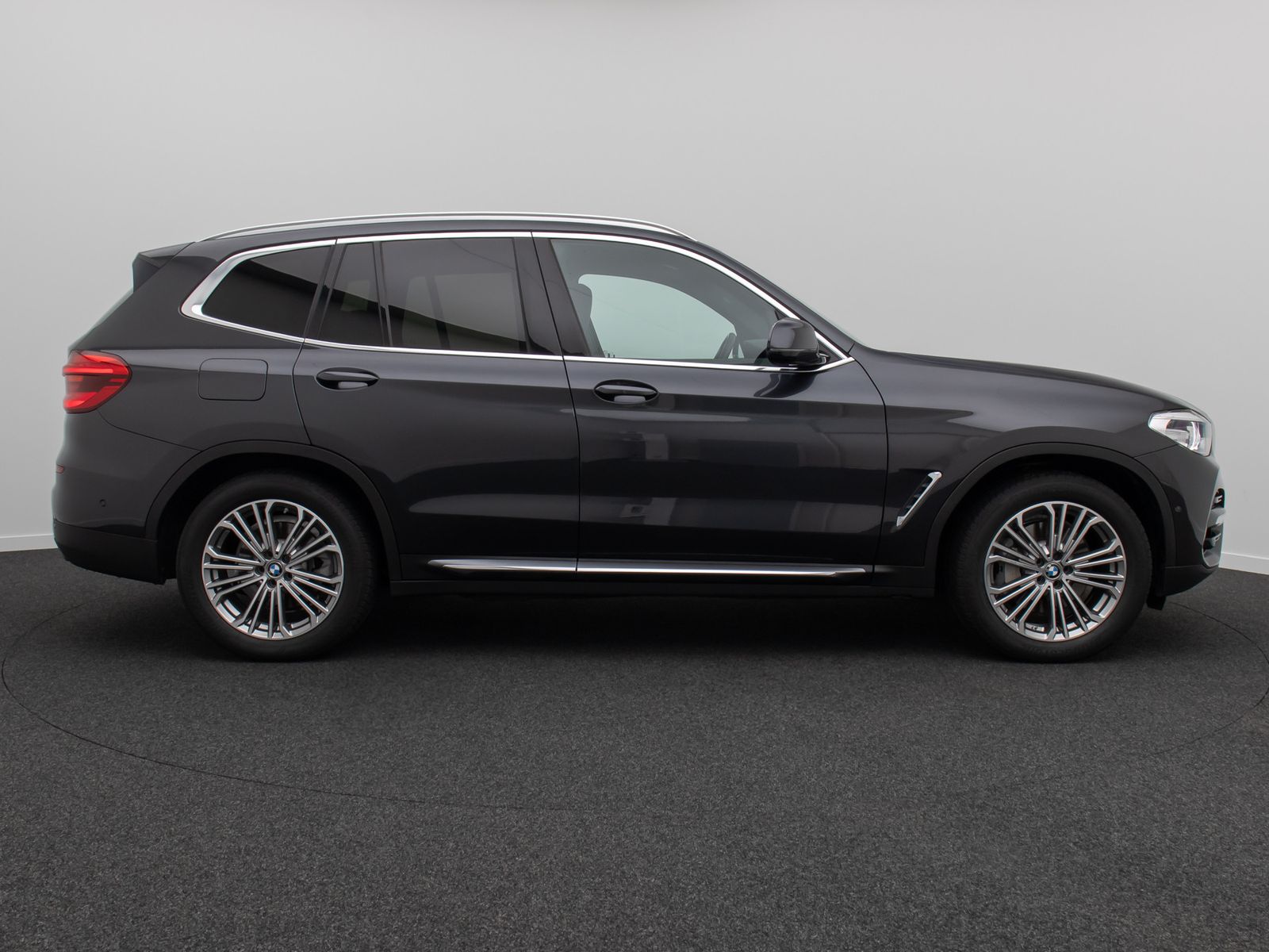 Fahrzeugabbildung BMW X3 xD30e LuxuryLine HUD DAB HiFi Panorama 19Zoll