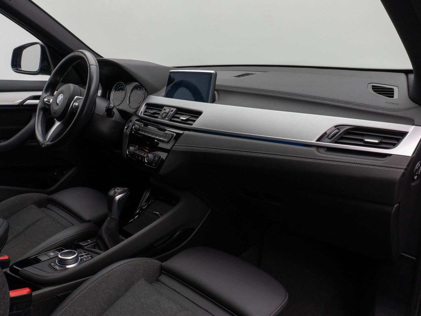 Fahrzeugabbildung BMW X1 xD25e M Sport Panorama DAB Navi LED 18Zoll