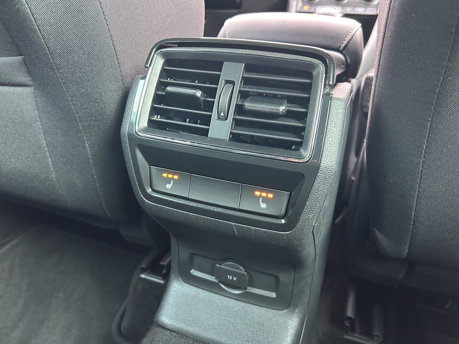 Fahrzeugabbildung SKODA Karoq Tour 2.0 TDI 4x4 DSG/LED/ACC/AHK/KAMERA