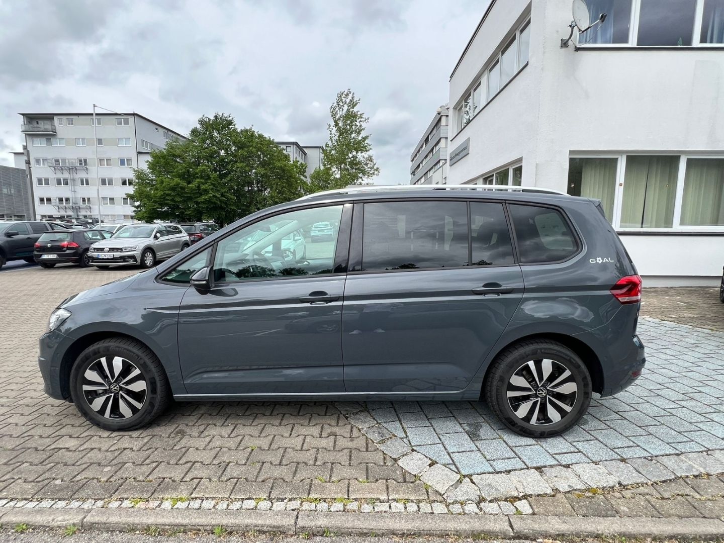 Touran 2.0TDI DSG GOAL AHK*7Sitze*IQ*Navi*elHeck