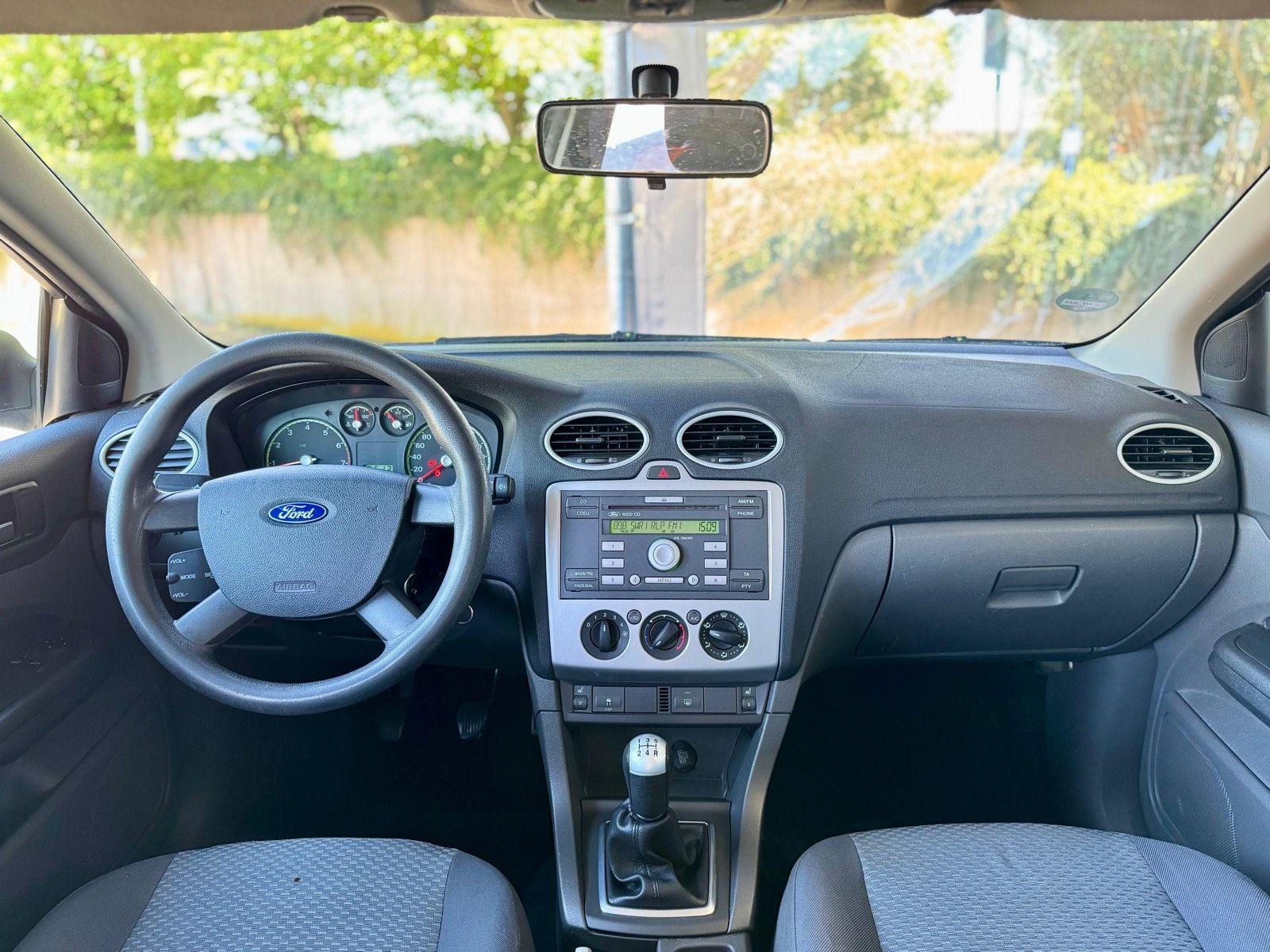 Ford Focus 2005 — photo 15