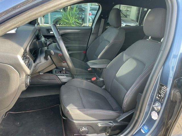 Fahrzeugabbildung Ford Focus ST-Line totWinkAss Kamera LED SpurhalteAss