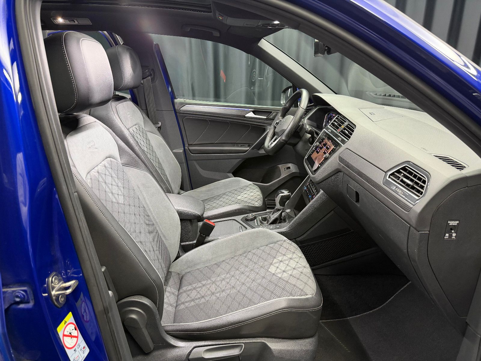 Fahrzeugabbildung Volkswagen Volkswagen Tiguan R-Line 4Motion|MATRIX|PANO|AHK