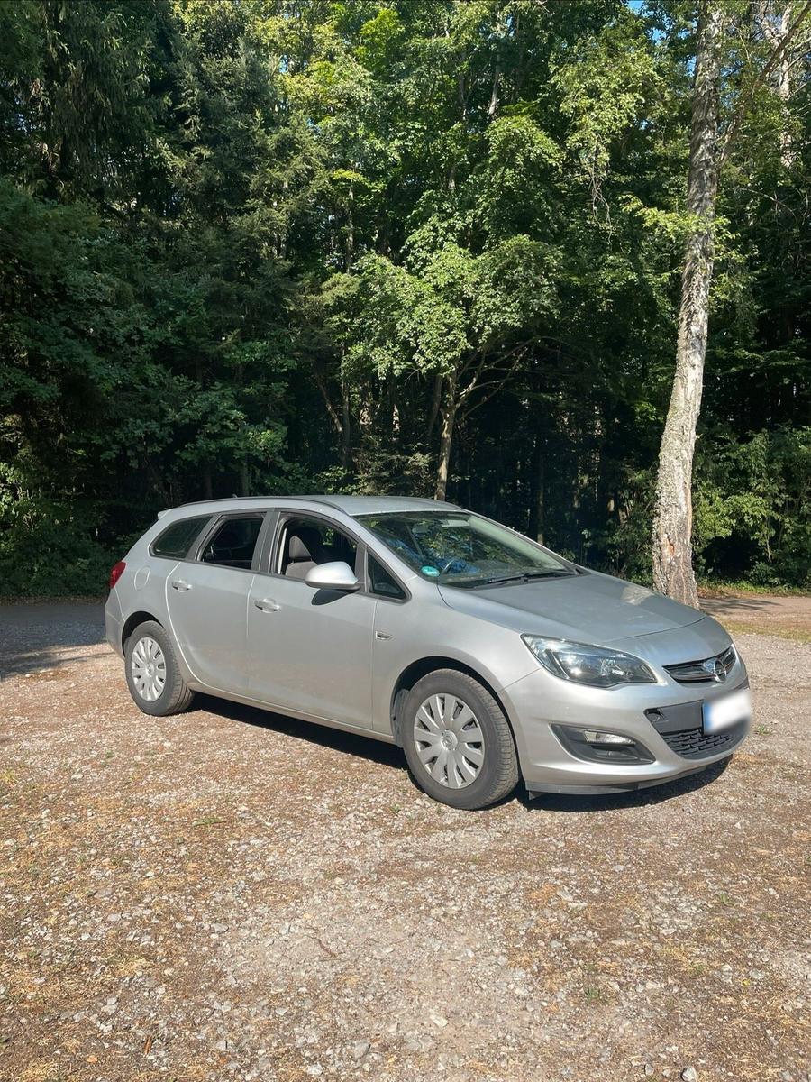 Opel Astra 2015 — interior