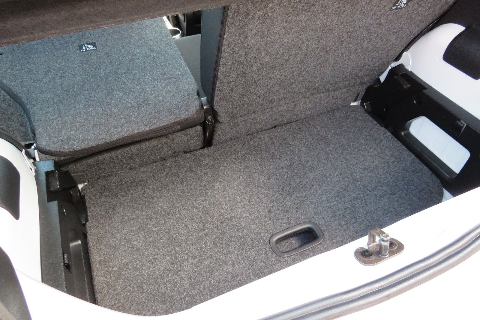 Fahrzeugabbildung Volkswagen up! 4 TÜREN KLIMA TELVOR DAB KAMERA PDC GRA 1.H