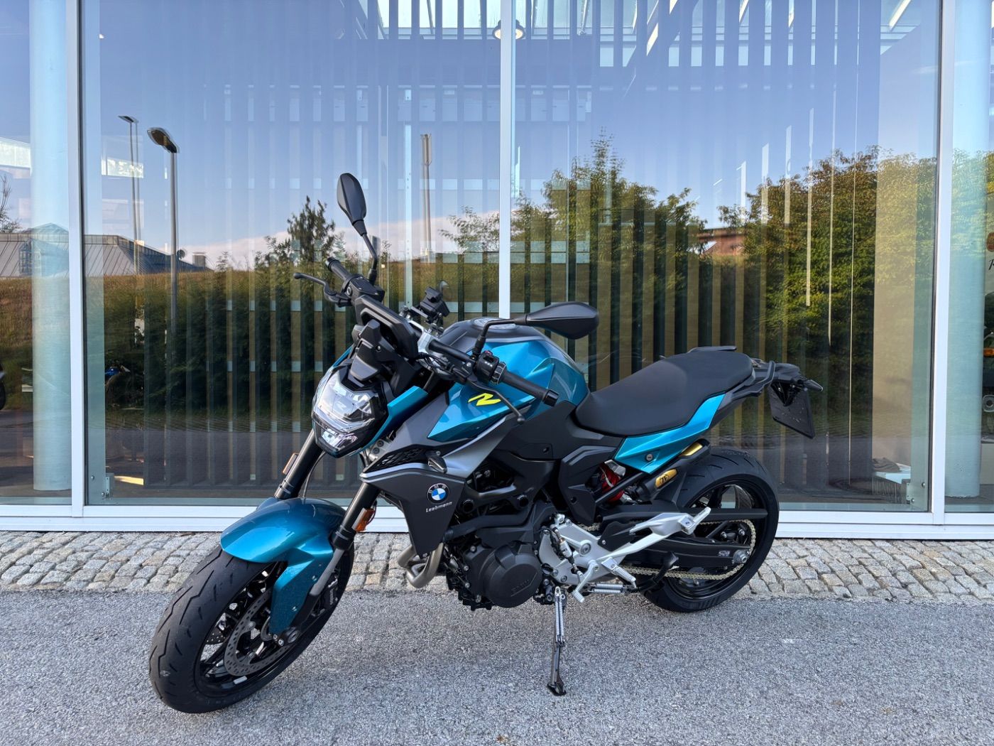 Fahrzeugabbildung BMW F 900 R 2 Pakete