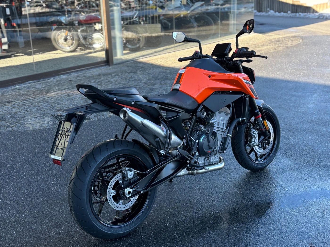 Fahrzeugabbildung KTM 790 Duke Modell 2026 mitTech Pack auch in Schwar