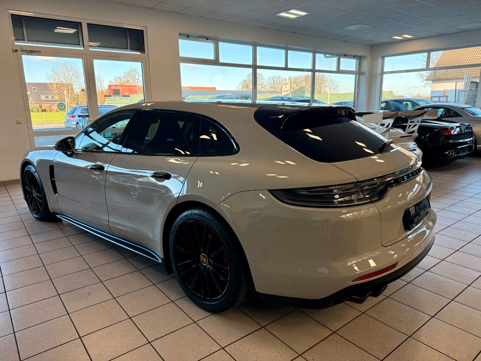 Fahrzeugabbildung Porsche Panamera GTS Sport Turismo Panorama/ACC/HeadUp