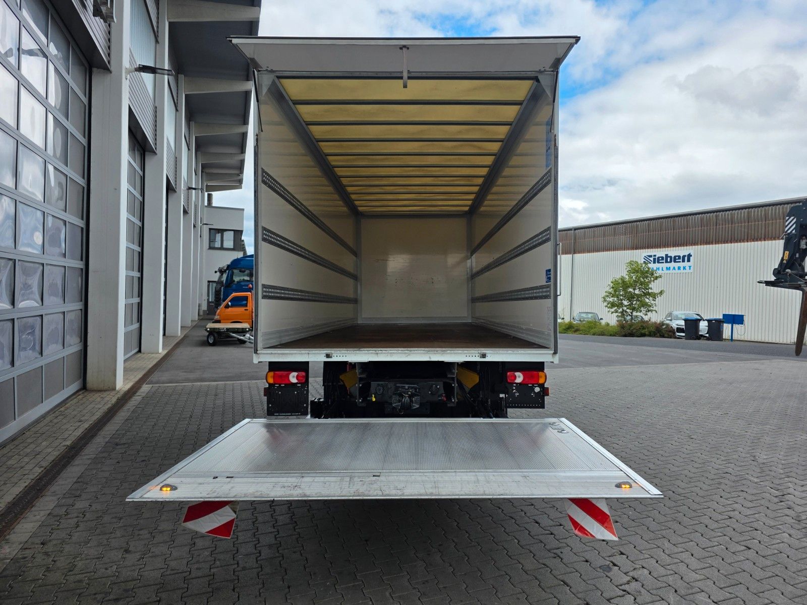 Fahrzeugabbildung Iveco Eurocargo ML120E25 LBW Palfinger 1.500kg