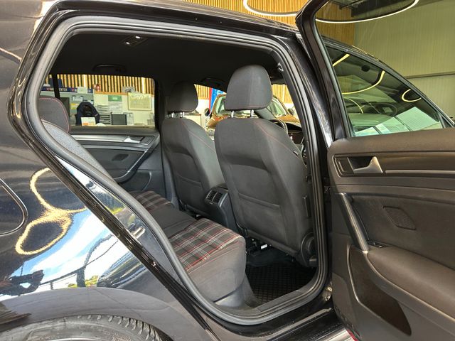 Volkswagen Golf GTI *SPORT-FAHRWERK*NAVI*ACC*PERFORMANCE*