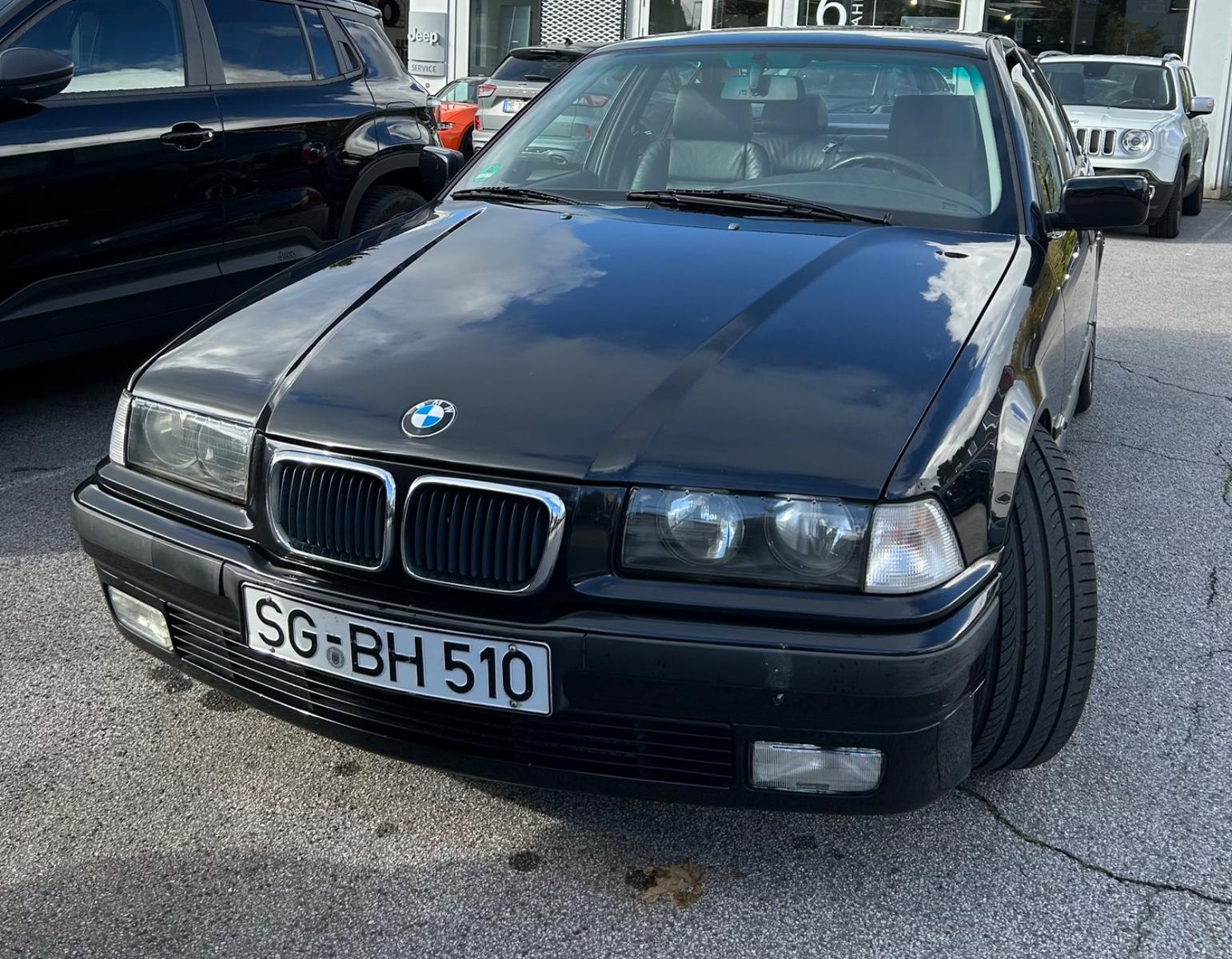 BMW 323