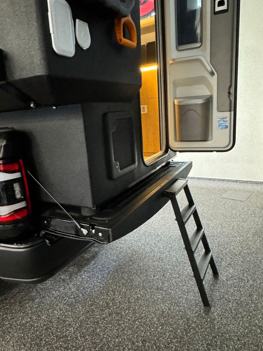 Fahrzeugabbildung Dodge RAM 2500 6.4-V8 LUFTFED. KABINE GLADIATOR XLE