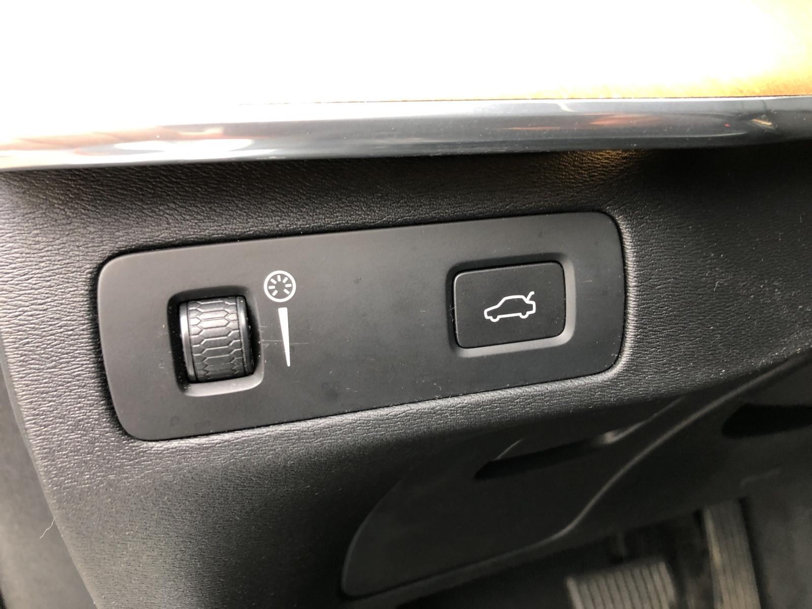 Volvo XC90 D5 AWD Geartronic Inscription -2S-Räder-