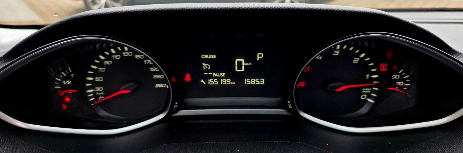 Peugeot 308 2015 — photo 32