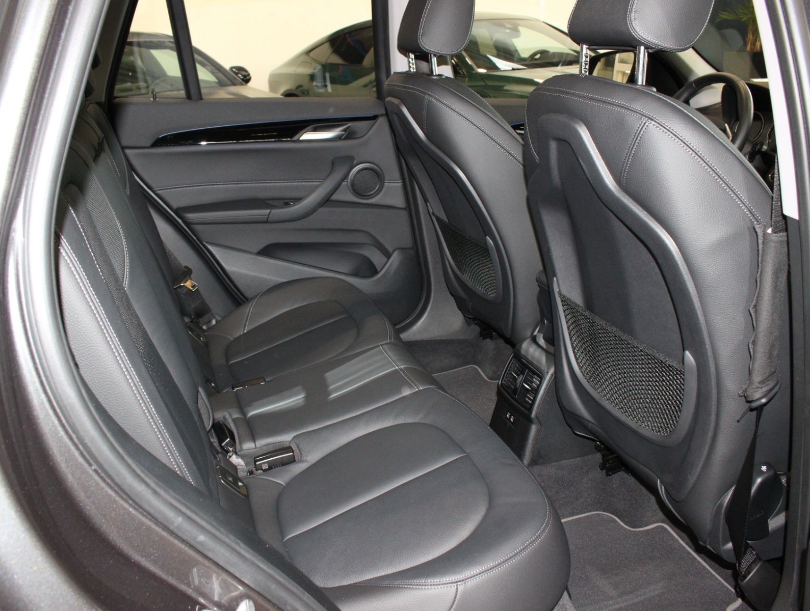 Fahrzeugabbildung BMW X1 xDrive 20 i Sport Line 1. Hand*Pano*HUD*TOP