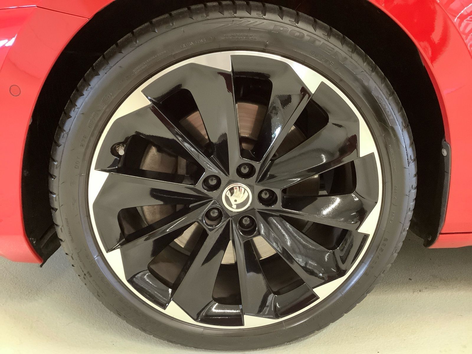 Superb Combi Sportline 206 kW 4x4 NAVI LED AHK