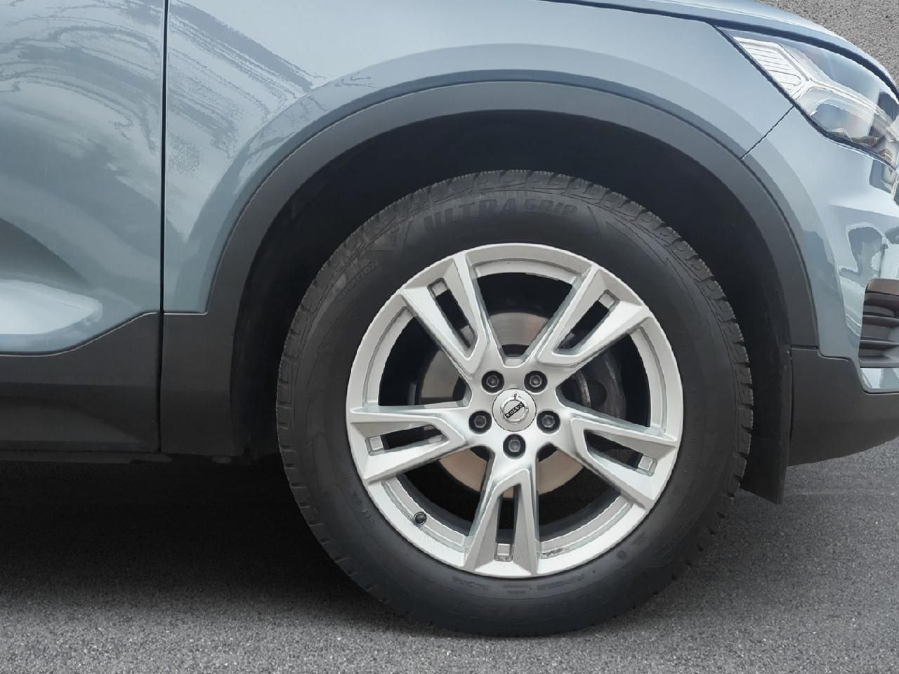 Fahrzeugabbildung Volvo Momentum Pro 2WD