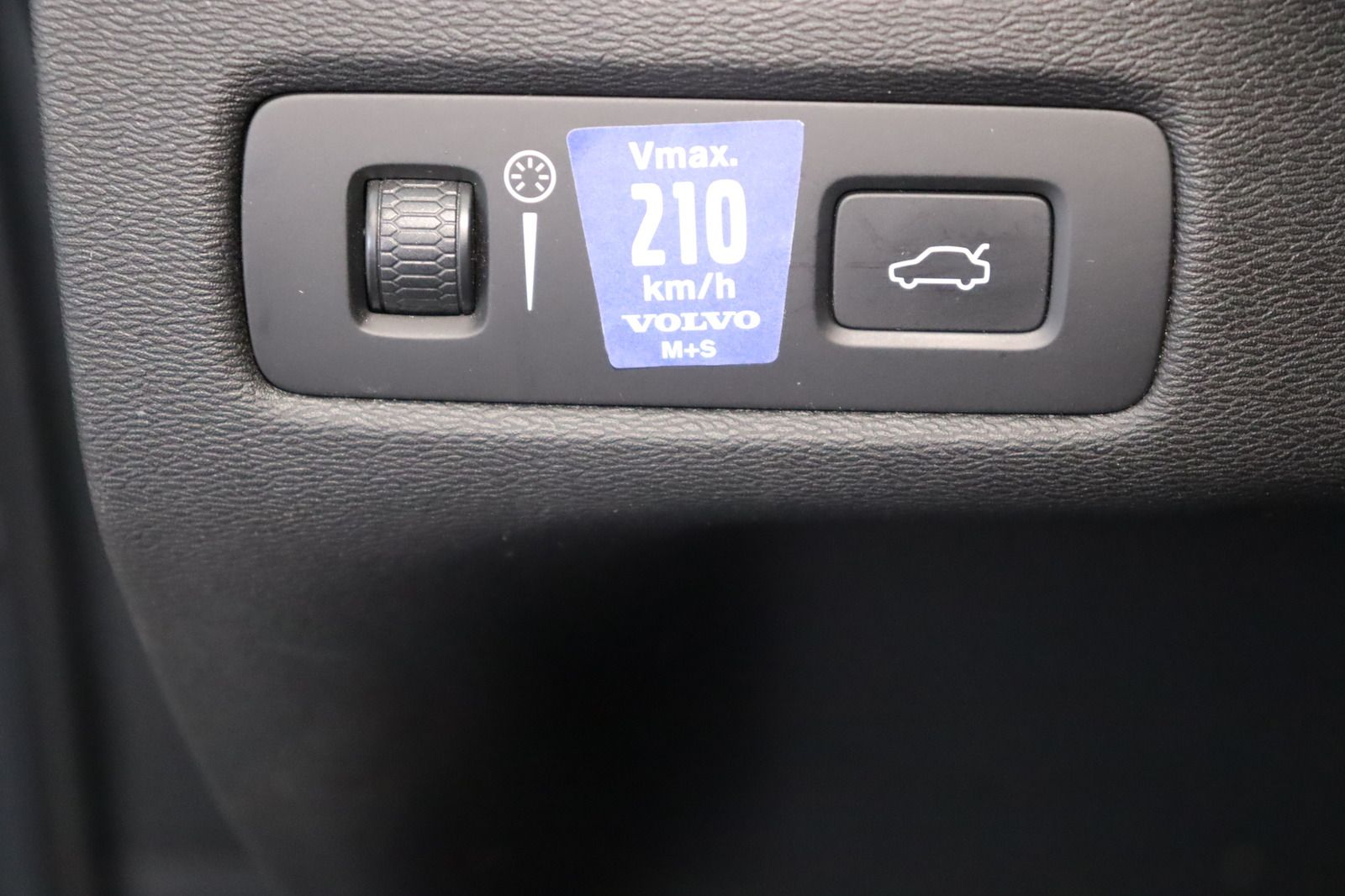 Fahrzeugabbildung Volvo XC60 D4 AWD R - Design aus 1. Hand