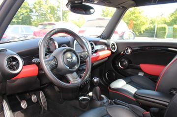 Fahrzeugabbildung MINI Mini John Cooper Works Leder Navi Pano