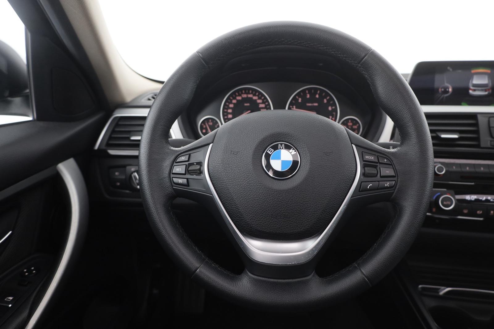 BMW 320i Touring Advantage LED Navi Schiebedach AHK